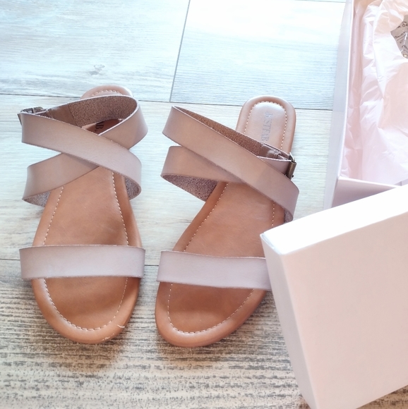 JustFab | Taupe and Cognac strappy sandal, Size 10 - Picture 3 of 3